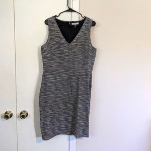 V neck sheath dress black & white